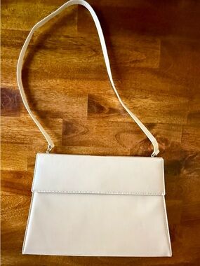 Salvatore Ferragamo Cream Leather Shoulder Bag